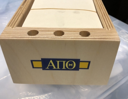 ΞΥΛΙΝΟΣ ΚΥΒΟΣ ME ΧΑΡΤΑΚΙΑ